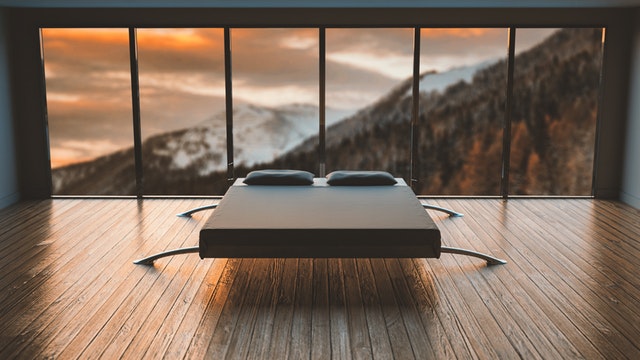 Kovová postel moderní